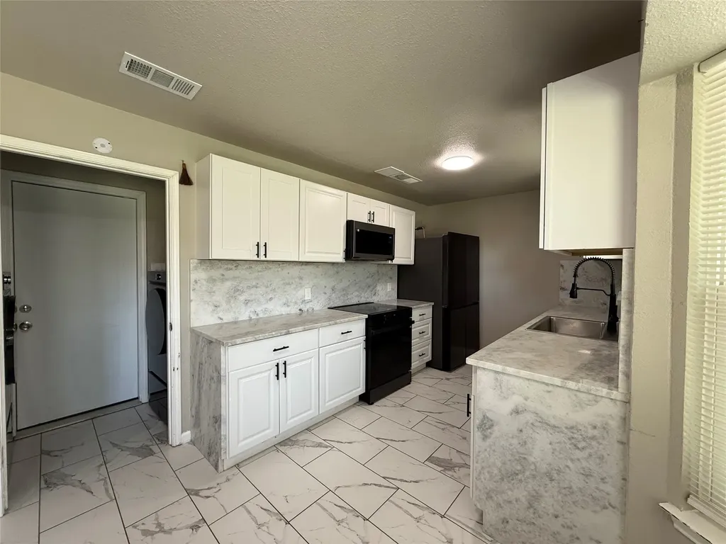 109 Colony Drive Arlington TX 76002