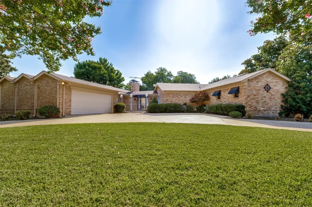 6101 Circleview Drive Haltom City TX 76180