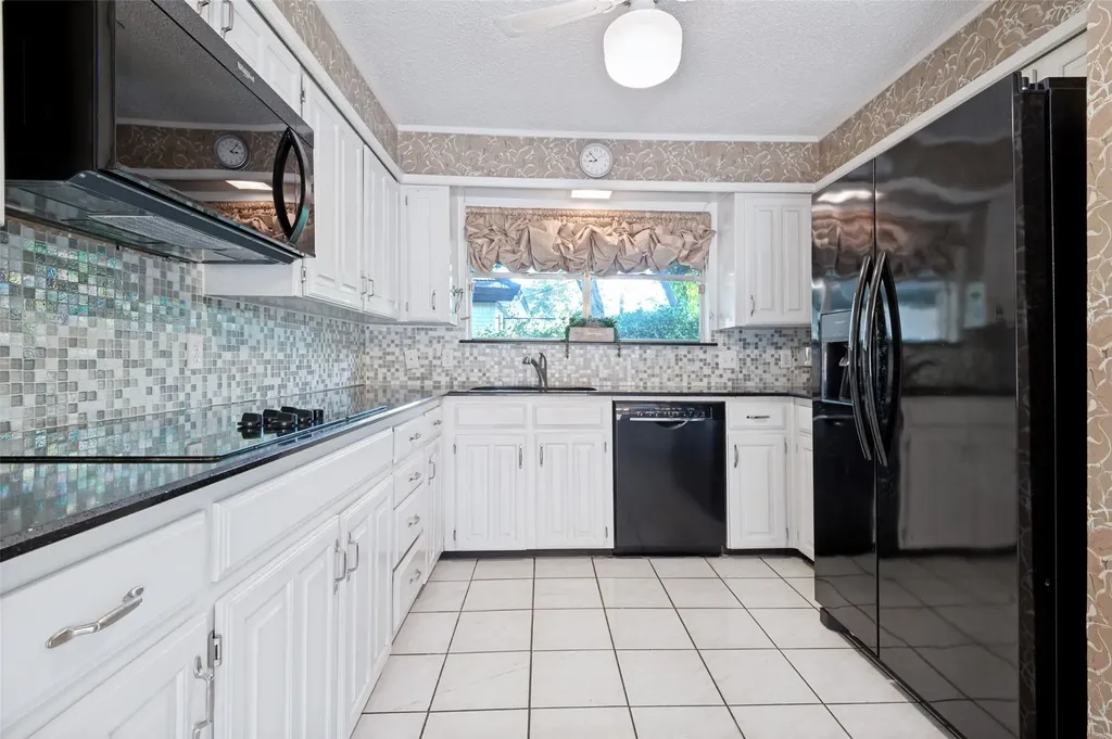 6101 Circleview Drive Haltom City TX 76180