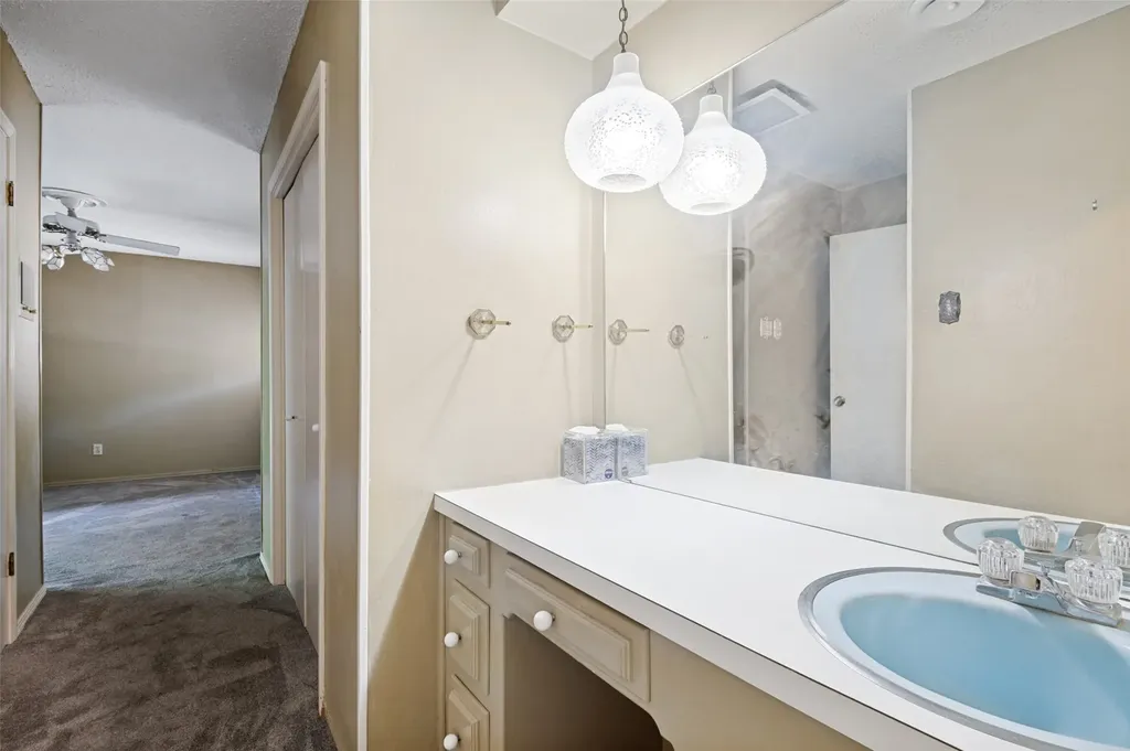 6101 Circleview Drive Haltom City TX 76180