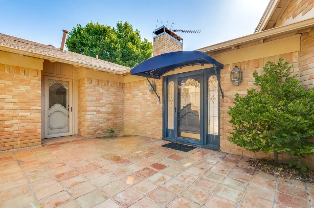 6101 Circleview Drive Haltom City TX 76180