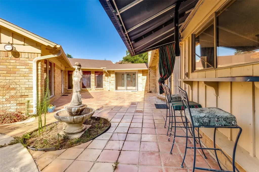 6101 Circleview Drive Haltom City TX 76180