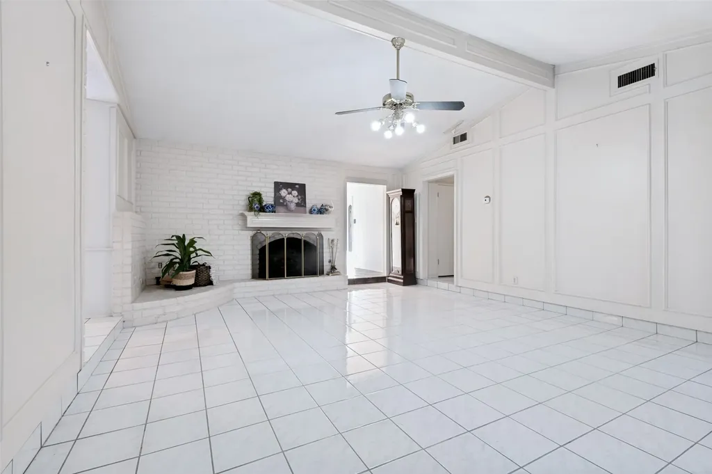 6101 Circleview Drive Haltom City TX 76180