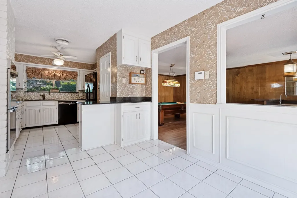 6101 Circleview Drive Haltom City TX 76180
