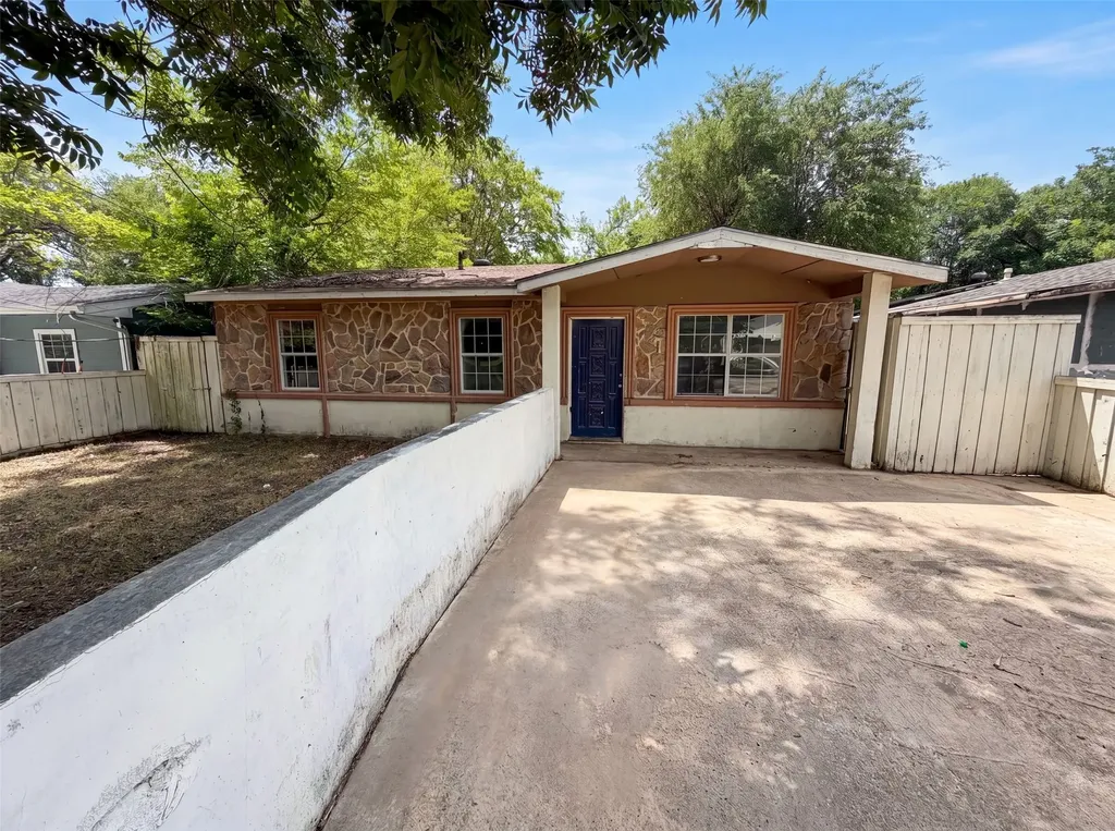 2210 Ben Hur Street Dallas TX 75253