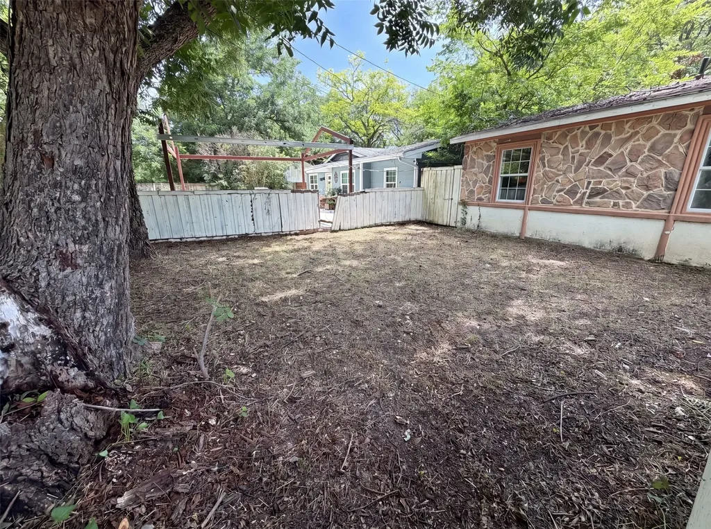 2210 Ben Hur Street Dallas TX 75253