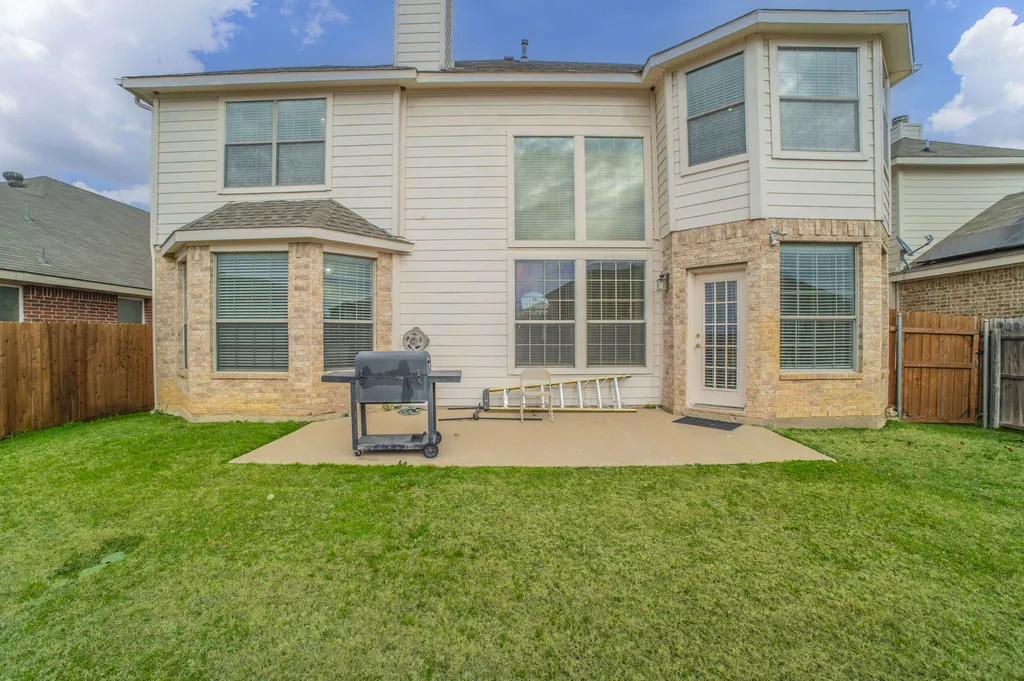 317 Crescent Creek Lane Fort Worth TX 76140