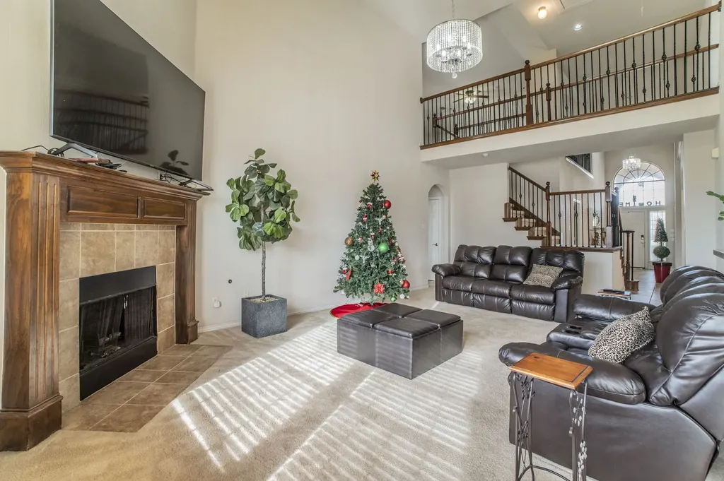 317 Crescent Creek Lane Fort Worth TX 76140