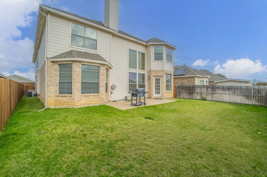 317 Crescent Creek Lane Fort Worth TX 76140