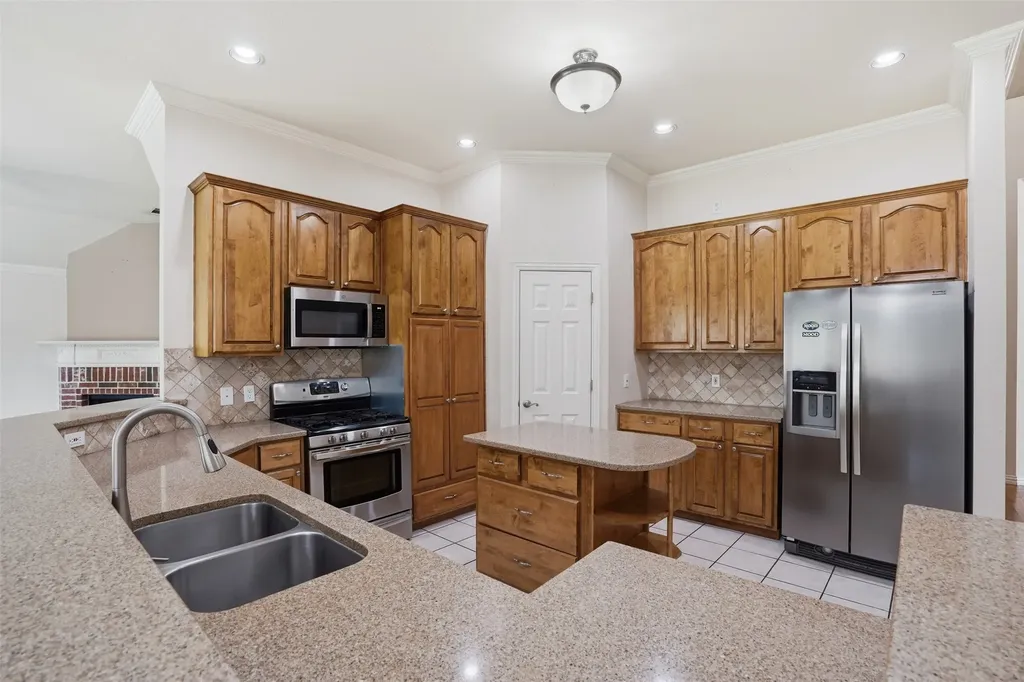 517 Acorn Court Saginaw TX 76179