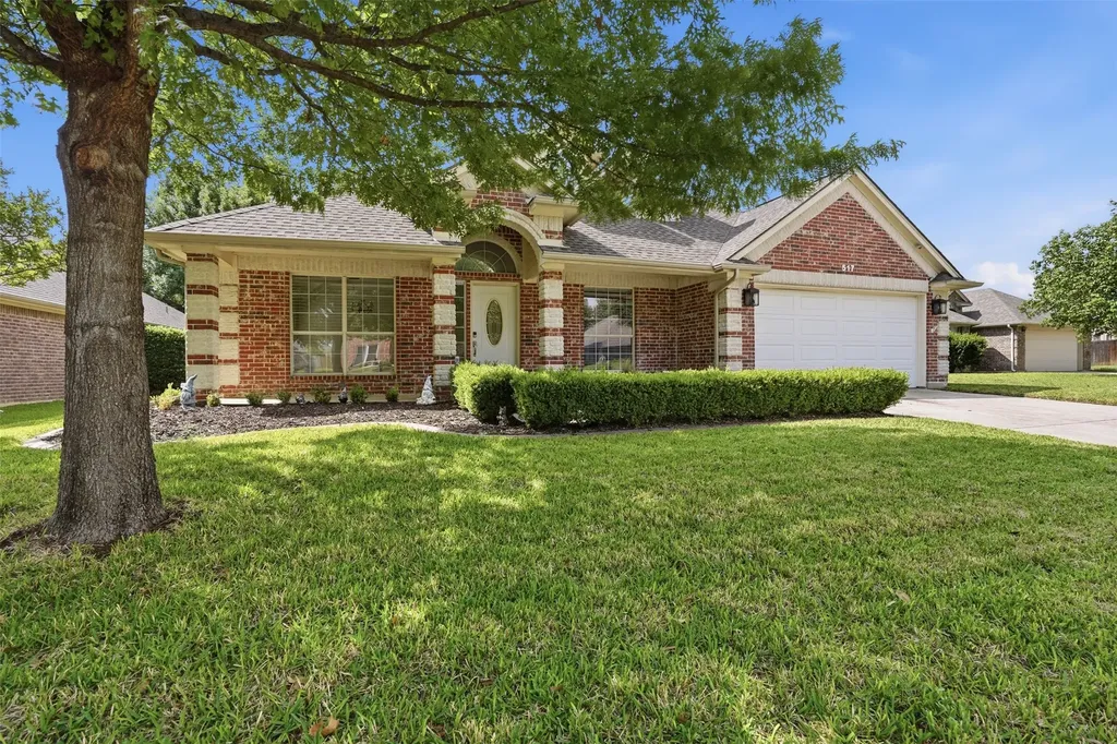 517 Acorn Court Saginaw TX 76179