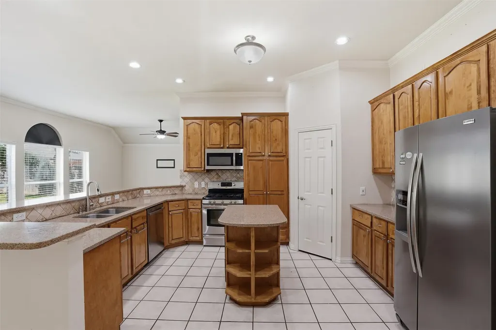 517 Acorn Court Saginaw TX 76179