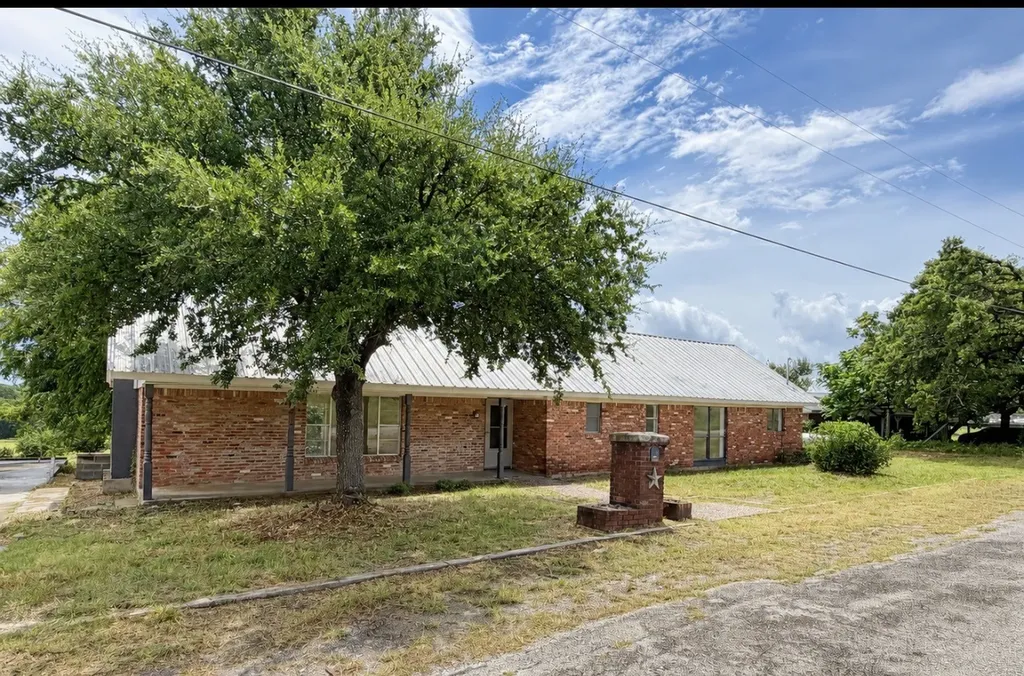 1102 Chilton Street Weatherford TX 76086