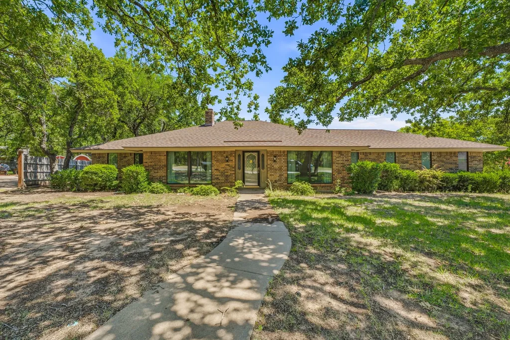 1513 Mimosa Circle Graham TX 76450
