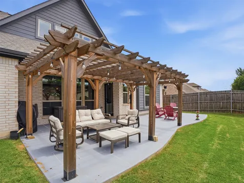 521 Ridgewater Trail Fort Worth TX 76131