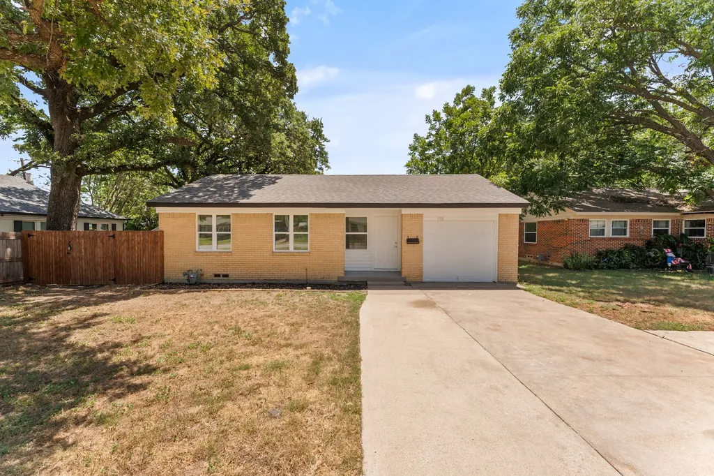 908 W Inwood Drive Arlington TX 76013
