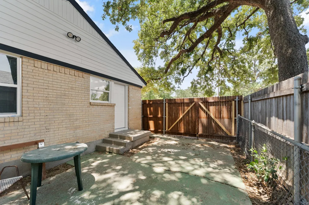 908 W Inwood Drive Arlington TX 76013