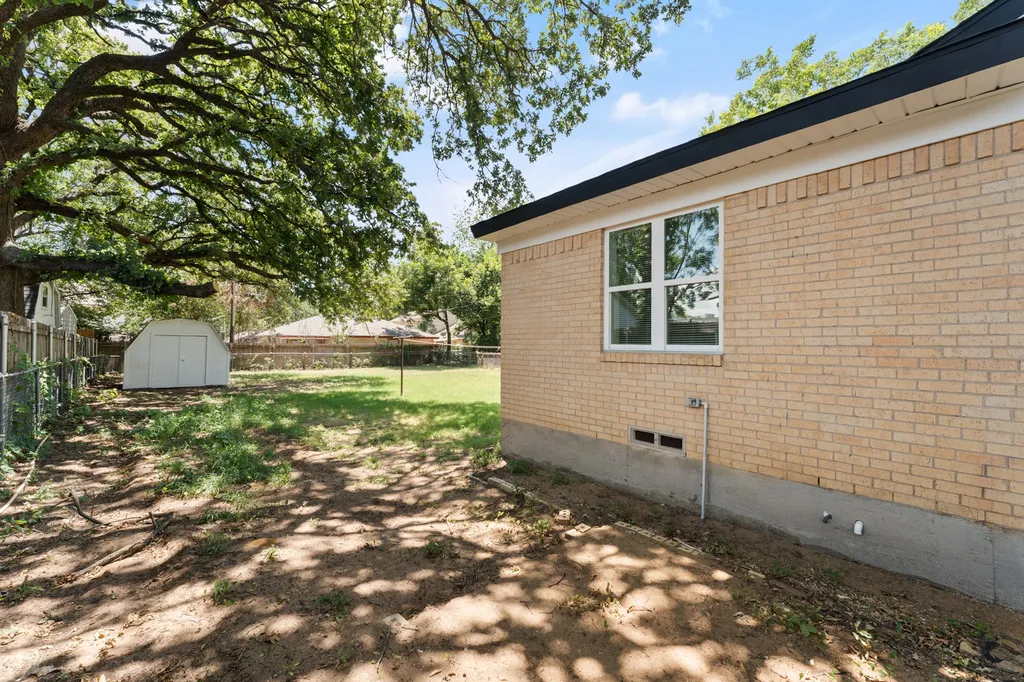 908 W Inwood Drive Arlington TX 76013