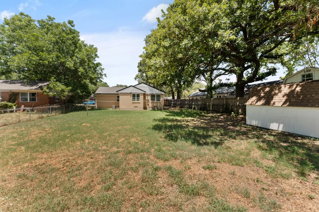 908 W Inwood Drive Arlington TX 76013