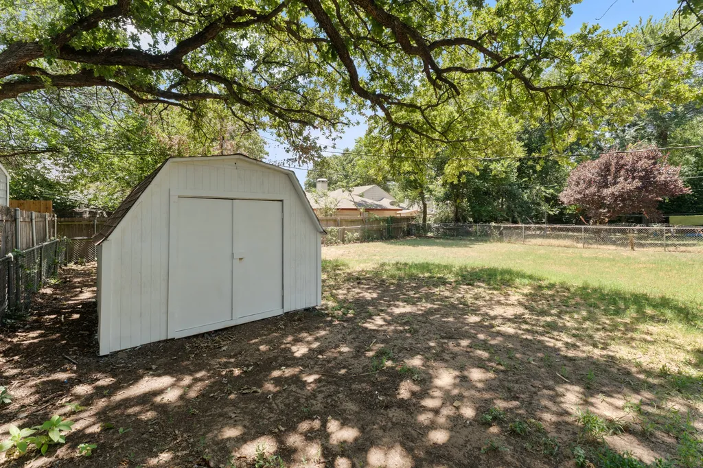 908 W Inwood Drive Arlington TX 76013