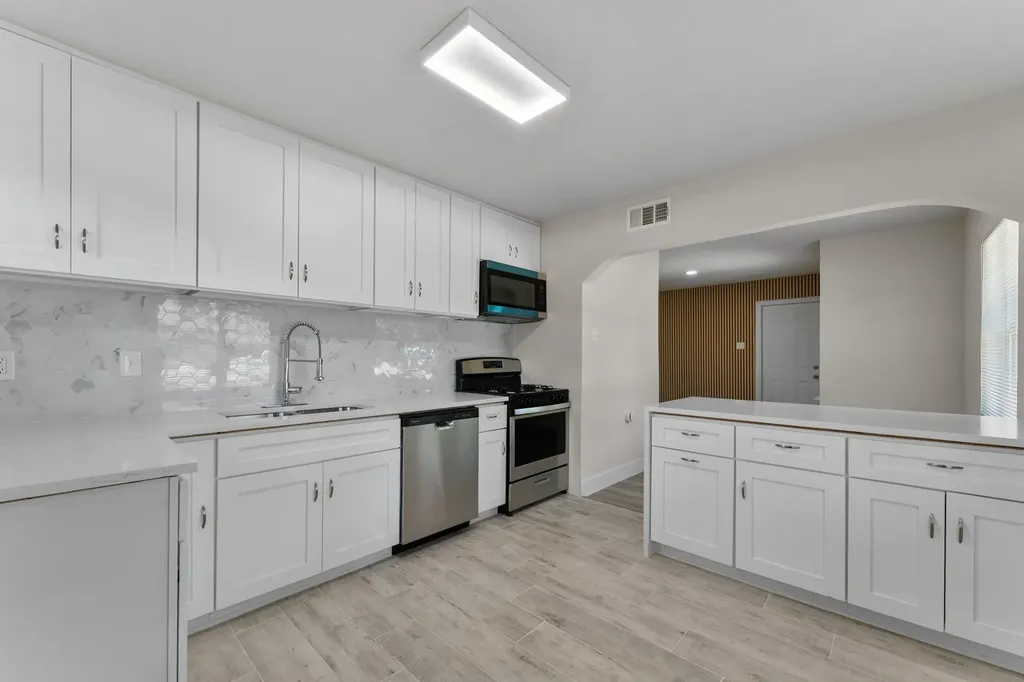 908 W Inwood Drive Arlington TX 76013