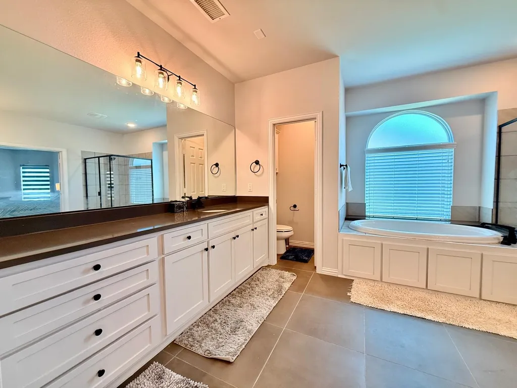 214 Tradd Street Glenn Heights TX 75154