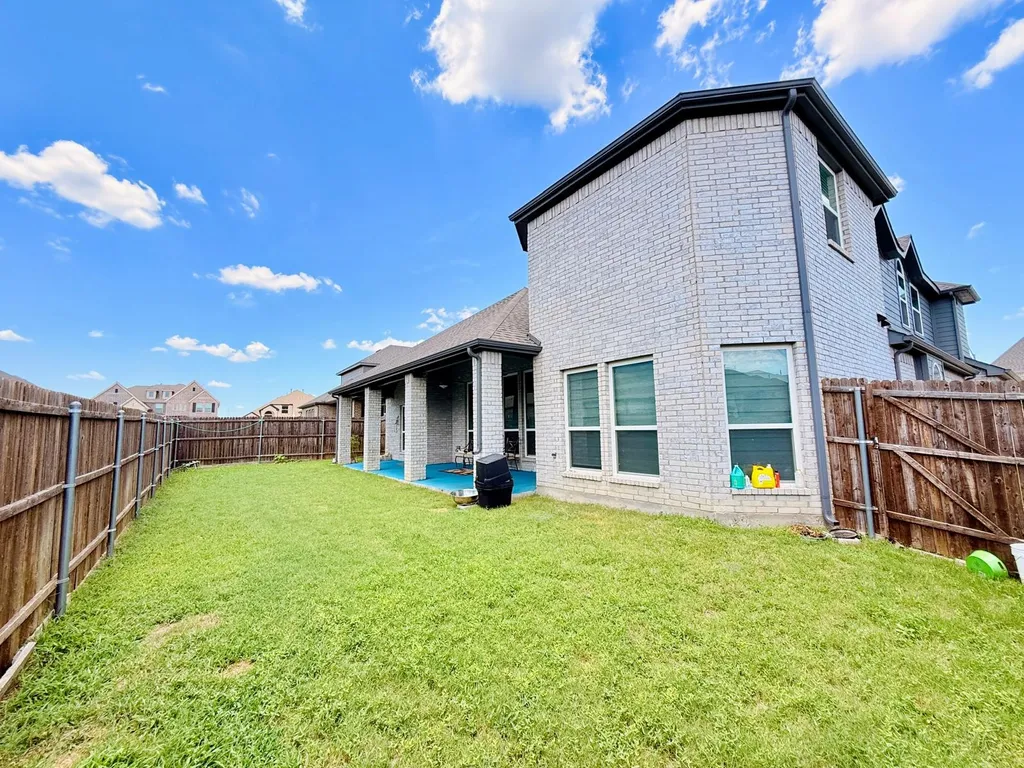 214 Tradd Street Glenn Heights TX 75154