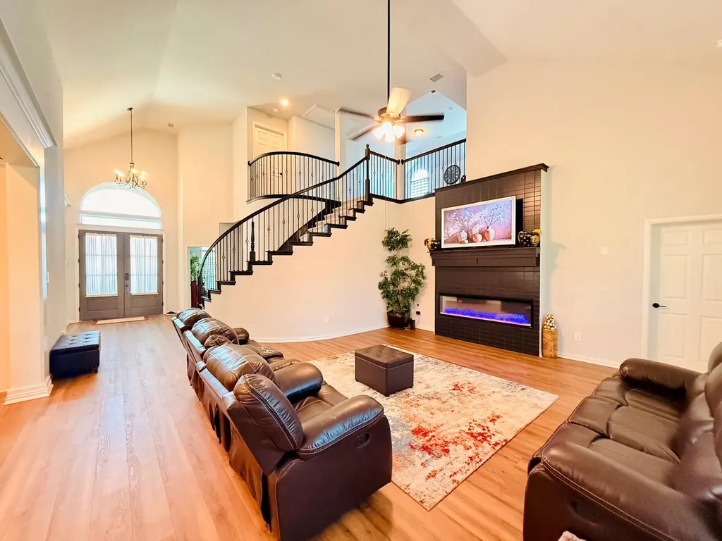 214 Tradd Street Glenn Heights TX 75154