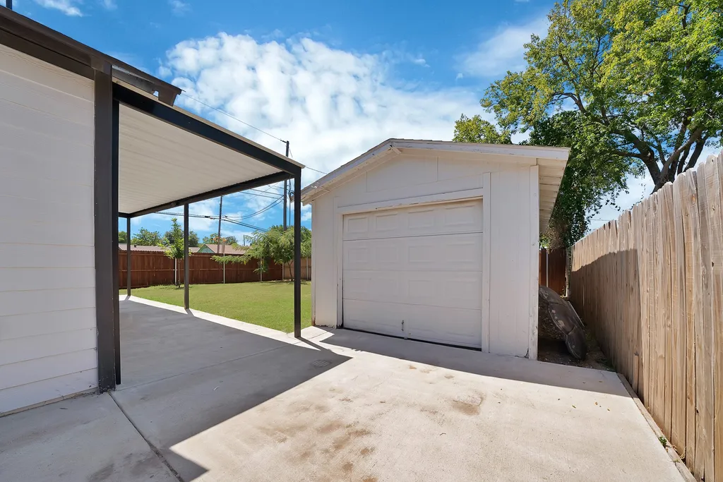 2724 E 12th Street Fort Worth TX 76111