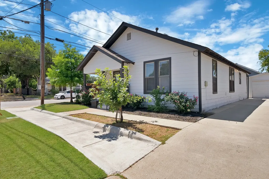 2724 E 12th Street Fort Worth TX 76111