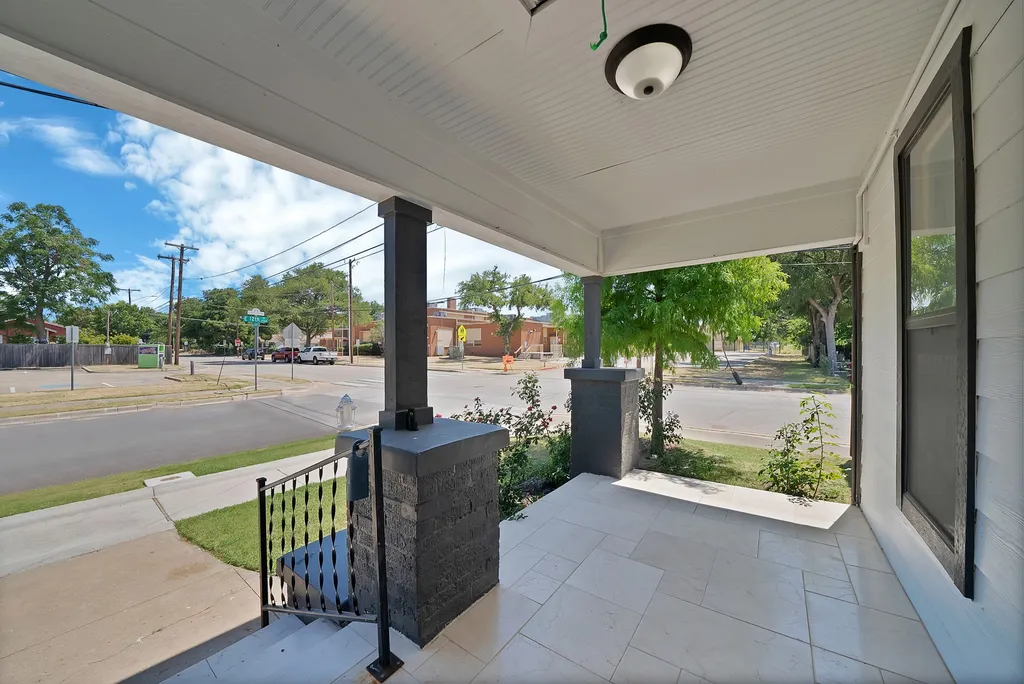 2724 E 12th Street Fort Worth TX 76111