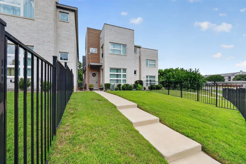340 Oakbend Drive Lewisville TX 75067