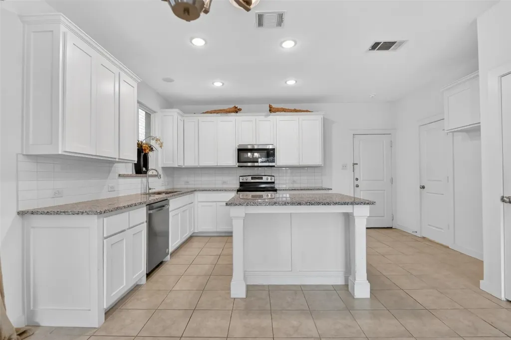 340 Oakbend Drive Lewisville TX 75067