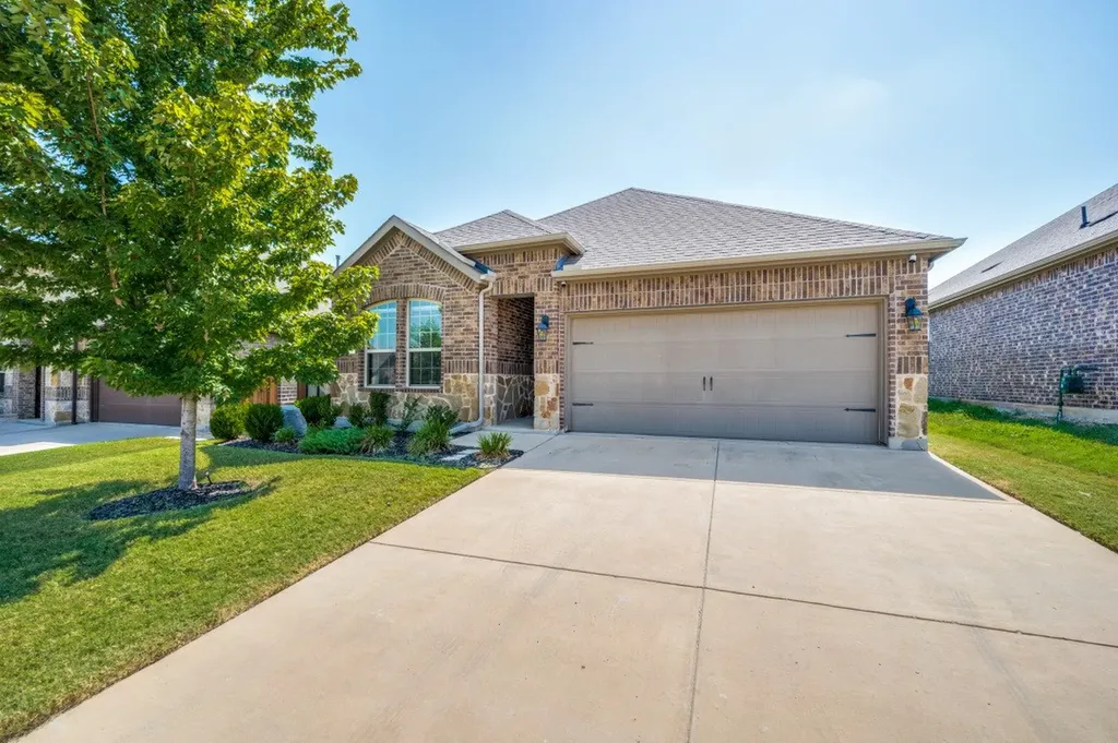 3020 Aransas Avenue Aubrey TX 76227
