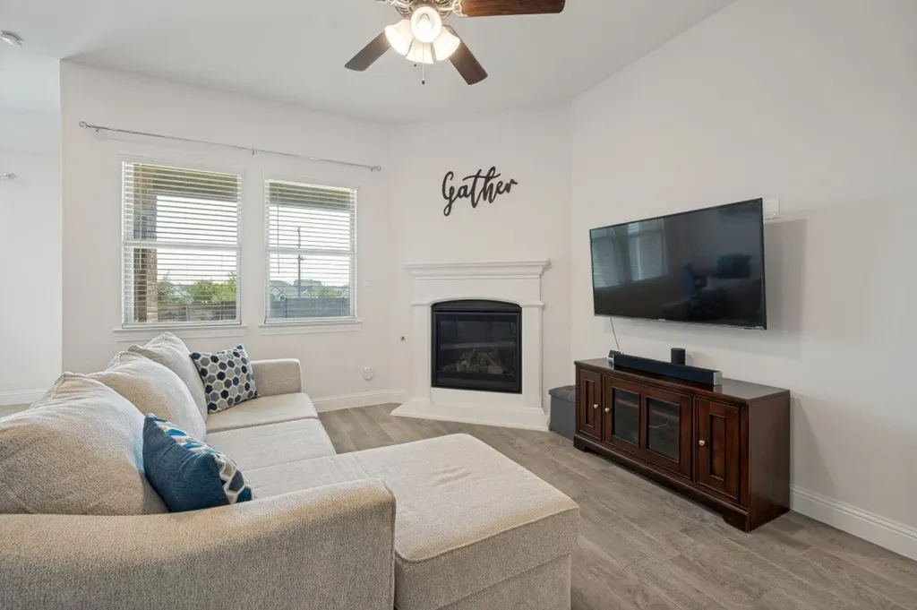 3020 Aransas Avenue Aubrey TX 76227