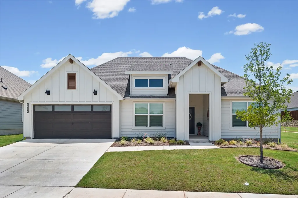1119 Keystone Drive Granbury TX 76048