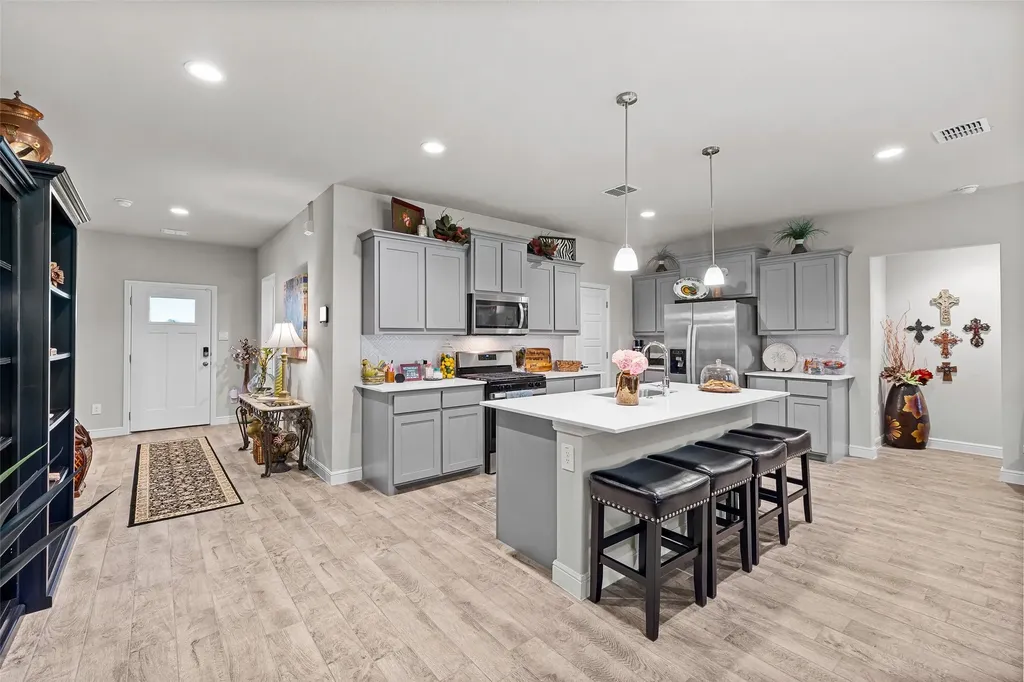 1119 Keystone Drive Granbury TX 76048