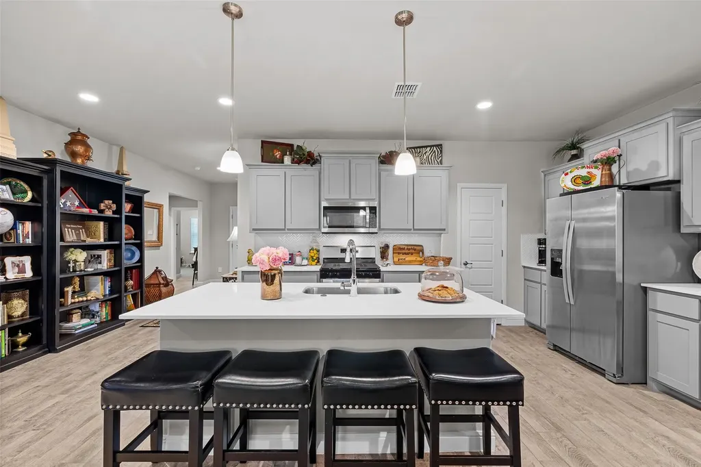 1119 Keystone Drive Granbury TX 76048