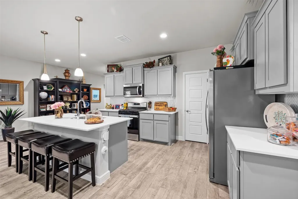 1119 Keystone Drive Granbury TX 76048