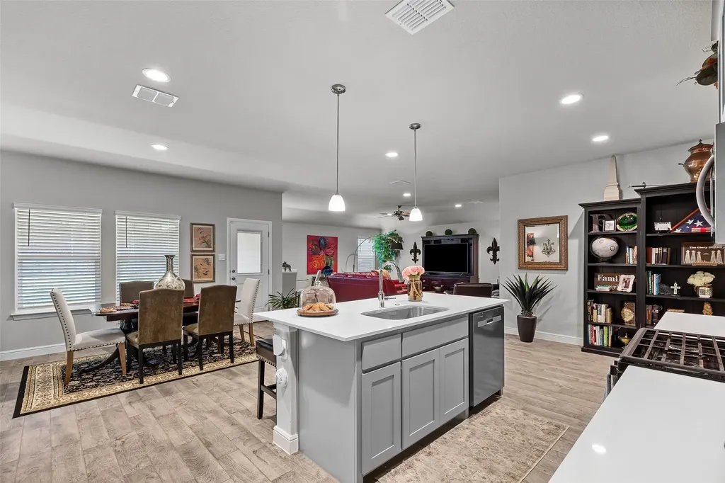 1119 Keystone Drive Granbury TX 76048