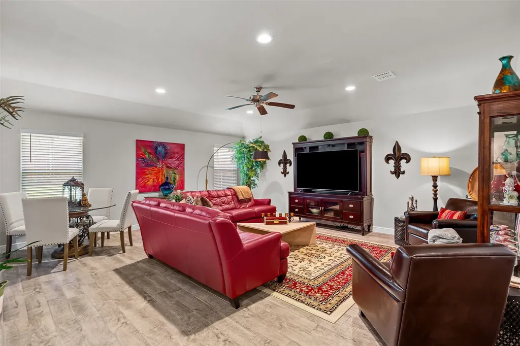 1119 Keystone Drive Granbury TX 76048