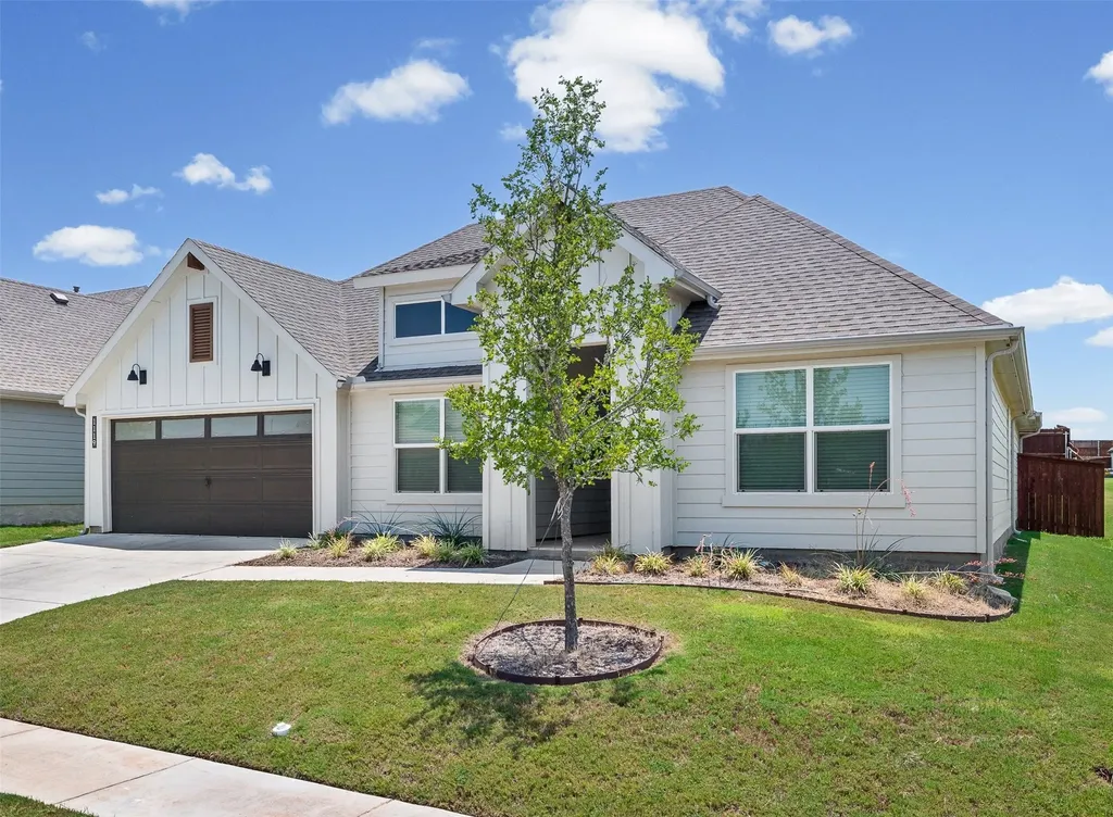 1119 Keystone Drive Granbury TX 76048