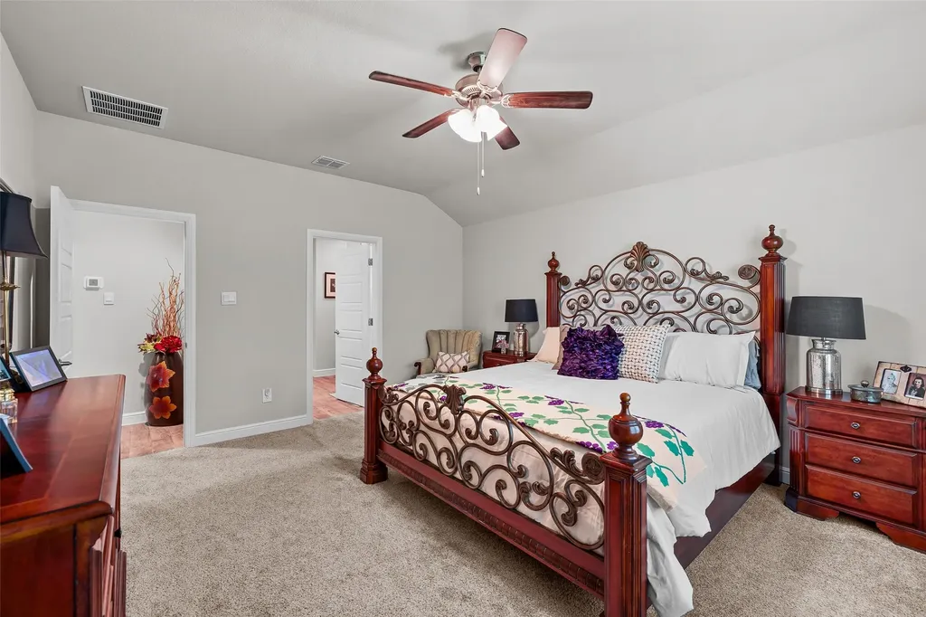 1119 Keystone Drive Granbury TX 76048