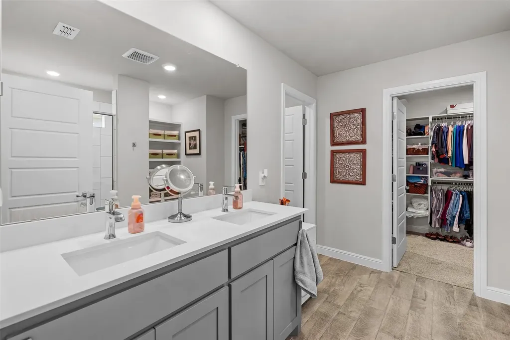 1119 Keystone Drive Granbury TX 76048