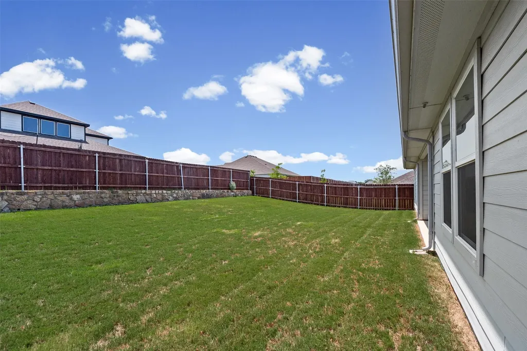 1119 Keystone Drive Granbury TX 76048