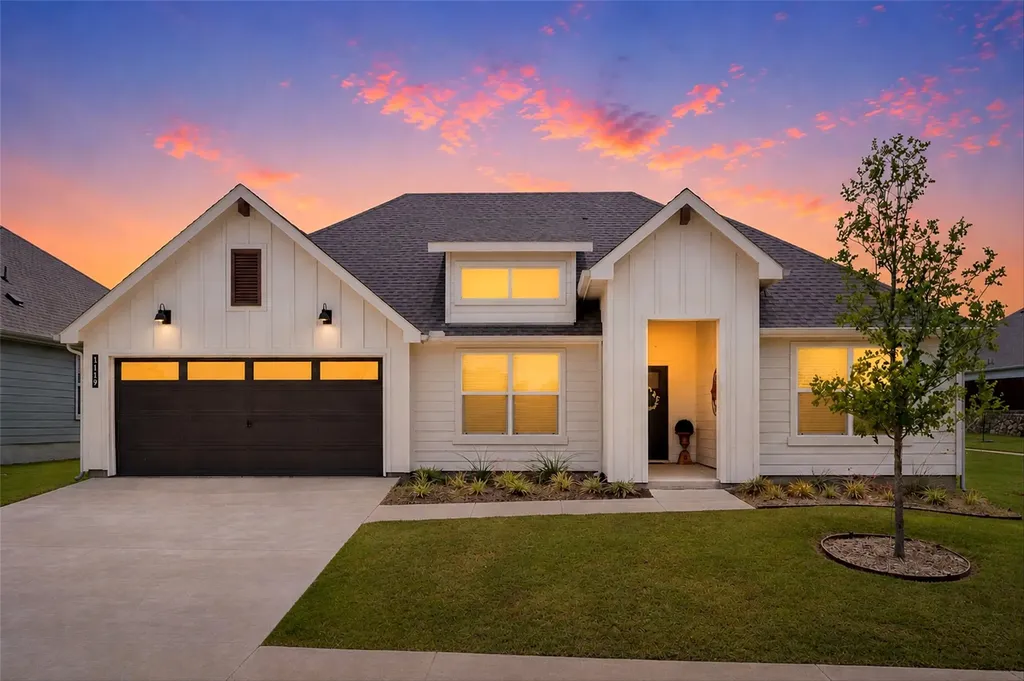 1119 Keystone Drive Granbury TX 76048