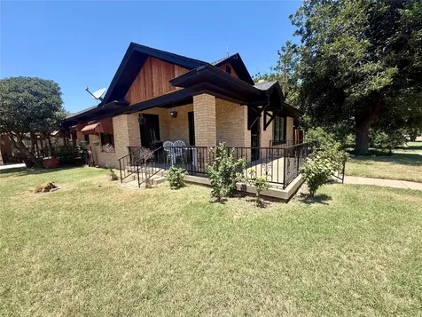 908 Cain Street Quanah TX 79252