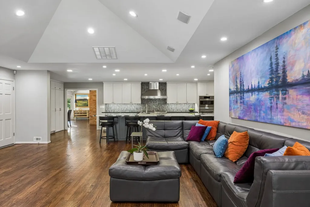 7241 Cliffbrook Drive Dallas TX 75254