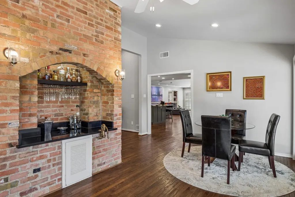 7241 Cliffbrook Drive Dallas TX 75254