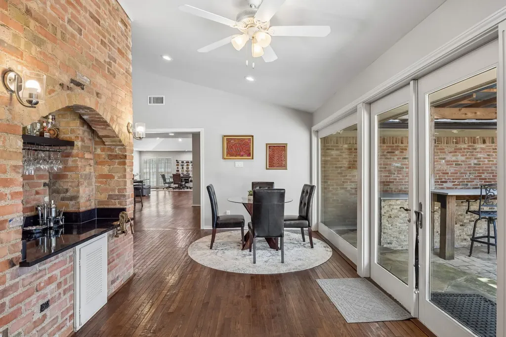 7241 Cliffbrook Drive Dallas TX 75254
